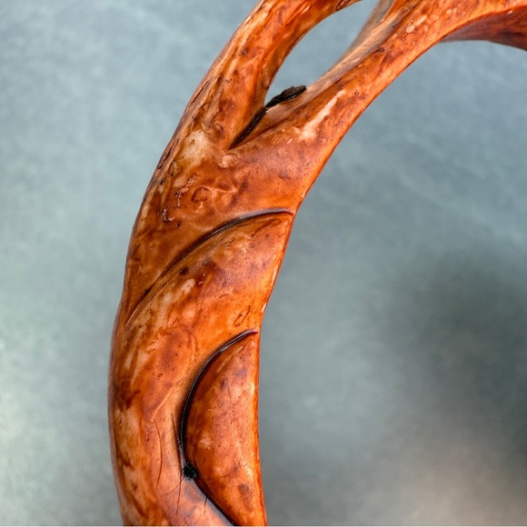 Vintage 1970s Carved Bangles Set in Red and Brown - Picture 7 of 12